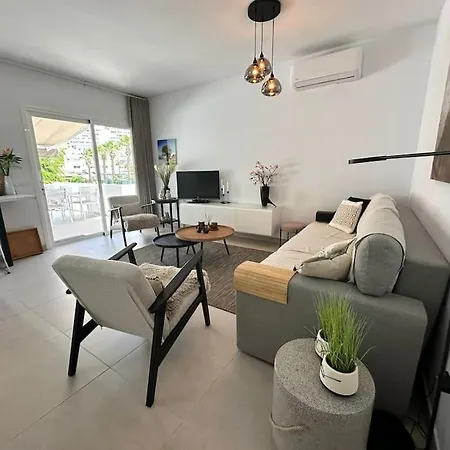 New Renovated With Beautiful View On Cliffs And Sea شقة