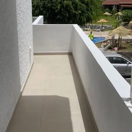 New Renovated With Beautiful View On Cliffs And Sea Διαμέρισμα