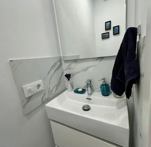 شقة New Renovated With Beautiful View On Cliffs And Sea *