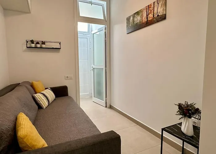 New Renovated With Beautiful View On Cliffs And Sea شقة