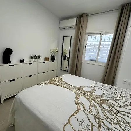 New Renovated With Beautiful View On Cliffs And Sea Appartement *