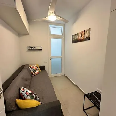 Apartment New Renovated With Beautiful View On Cliffs And Sea